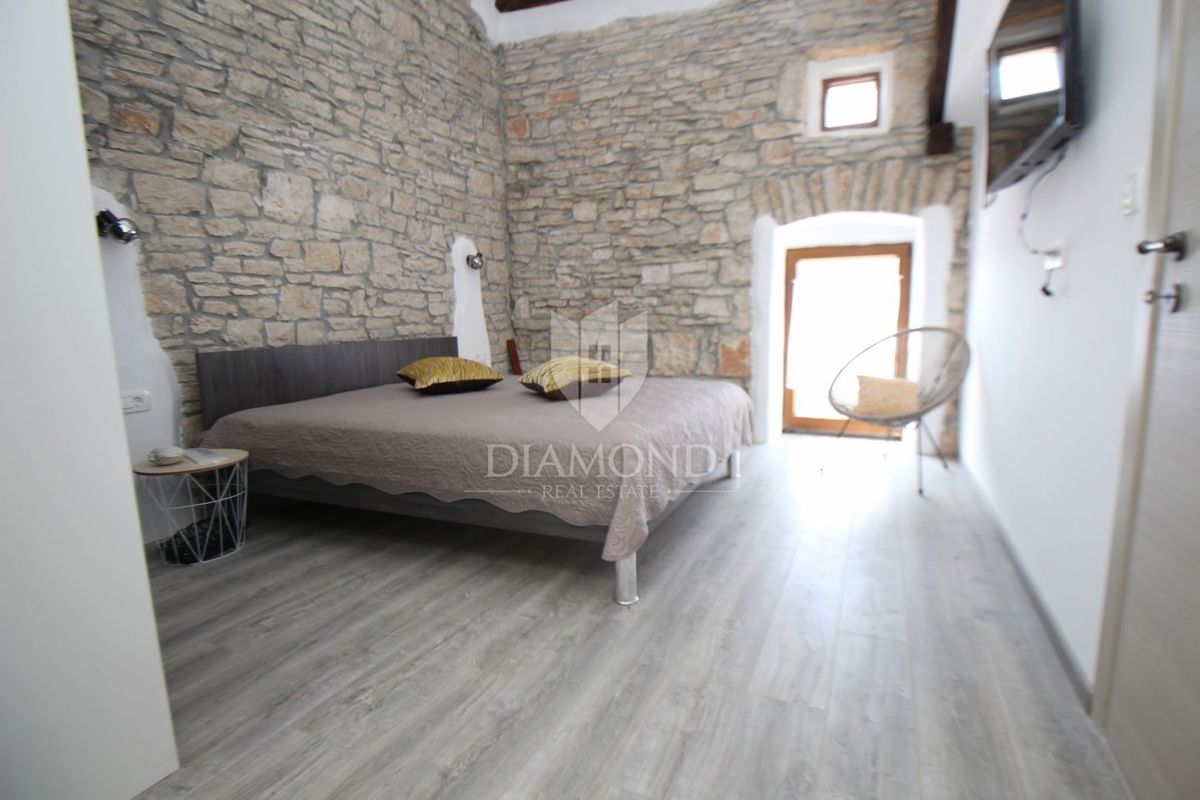 Svetvinčenat, villa autoctona con piscina 