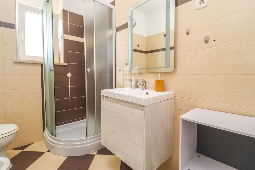 Pola, Veli Vrh, appartamento ammobiliato in una posizione tranquilla