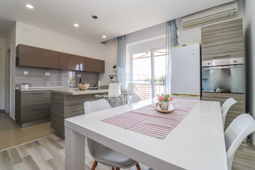 Pola, Veli Vrh, appartamento ammobiliato in una posizione tranquilla