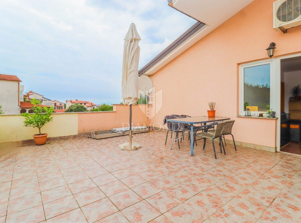 Umago, dintorni! Eccellente appartamento vicino alla città!