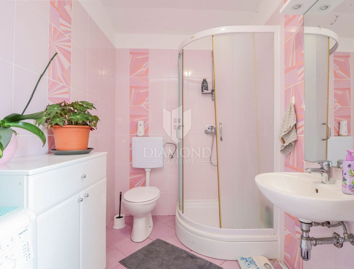 Umago, dintorni! Eccellente appartamento vicino alla città!