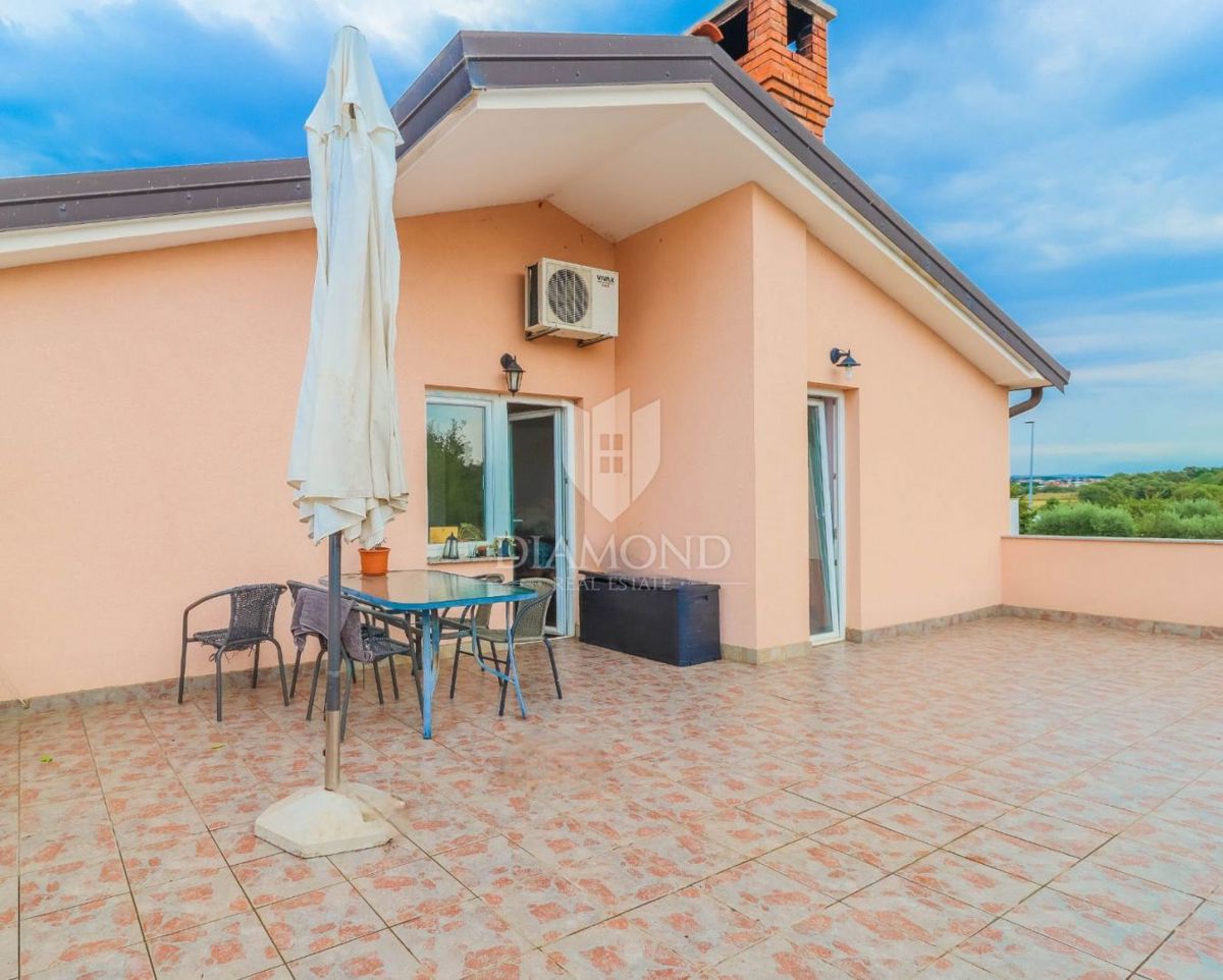 Umago, dintorni! Eccellente appartamento vicino alla città!