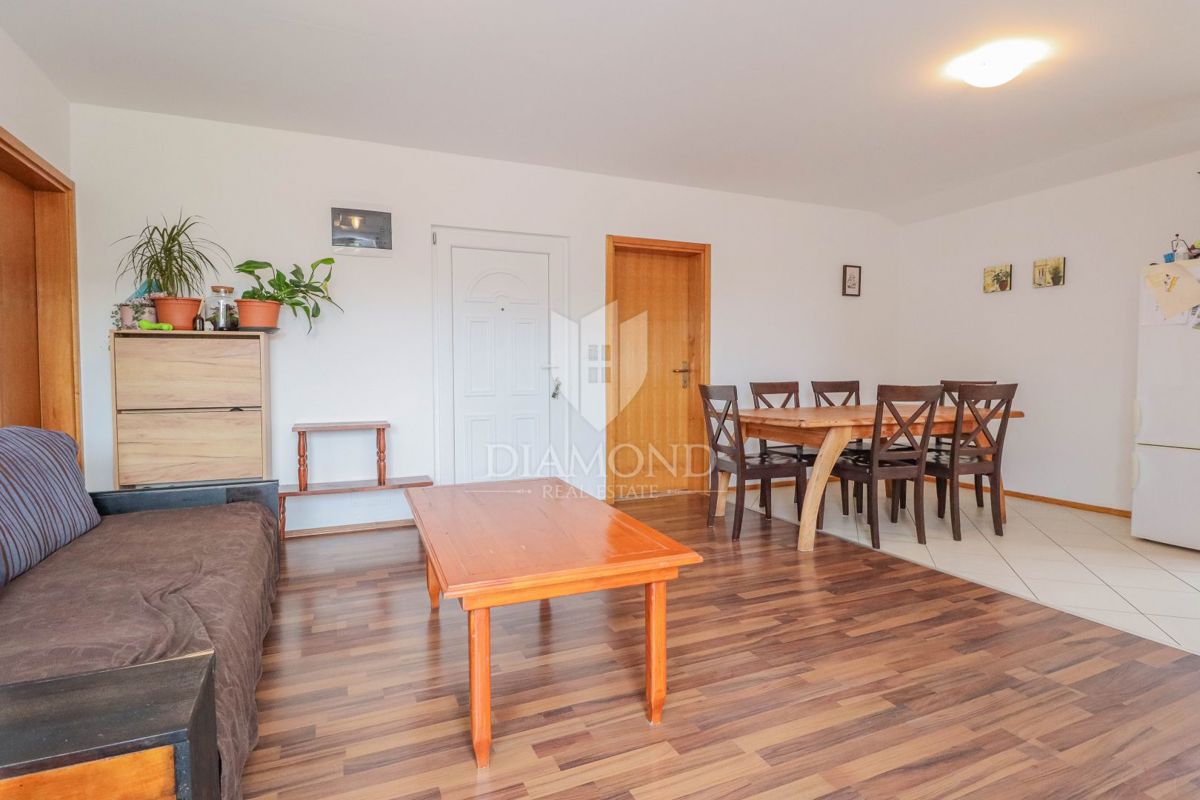 Umago, dintorni! Eccellente appartamento vicino alla città!