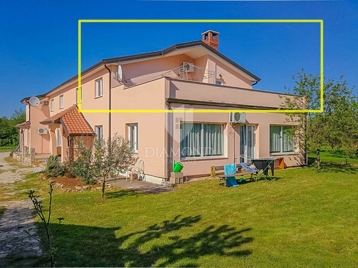 Umago, dintorni! Eccellente appartamento vicino alla città!