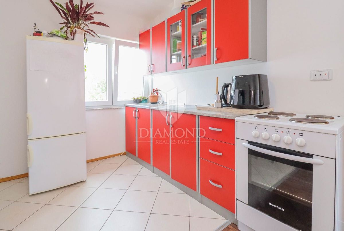 Umago, dintorni! Eccellente appartamento vicino alla città!