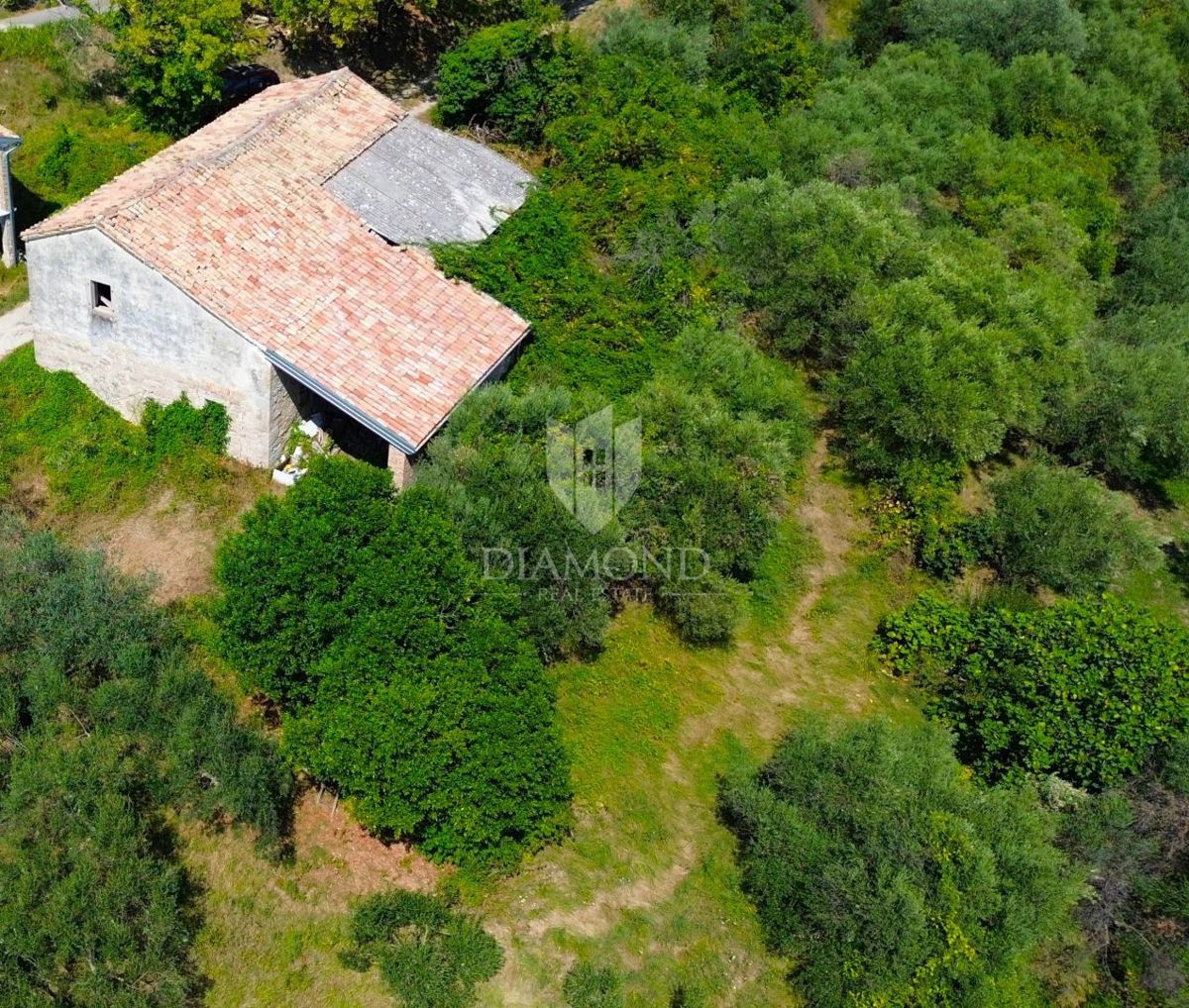 Cerovlje, antica casa in pietra da adattare in una bellissima posizione