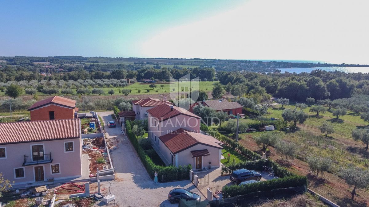 Cittanova, dintorni! Bellissima villa con piscina a 700 m dal mare!