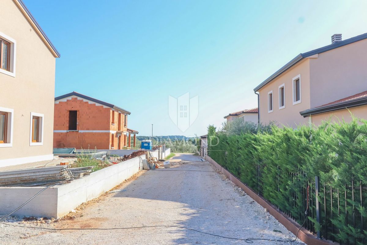 Cittanova, dintorni! Bellissima villa con piscina a 700 m dal mare!