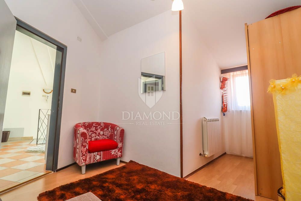 Casa con tre appartamenti a 300 metri dal mare vicino a Medolino! 