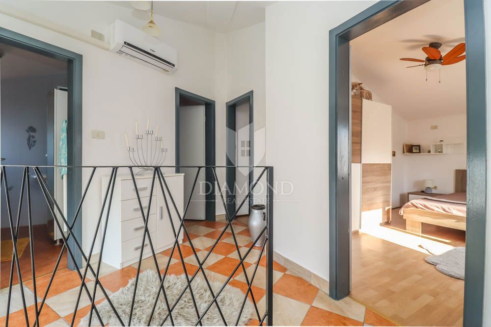 Casa con tre appartamenti a 300 metri dal mare vicino a Medolino! 