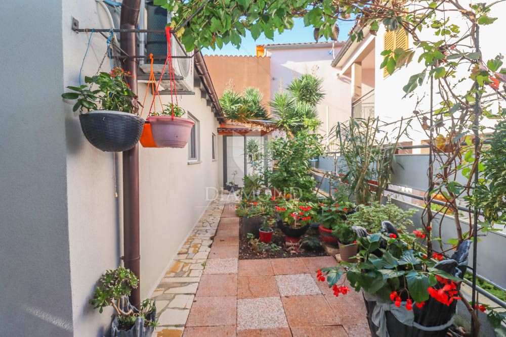 Casa con tre appartamenti a 300 metri dal mare vicino a Medolino! 