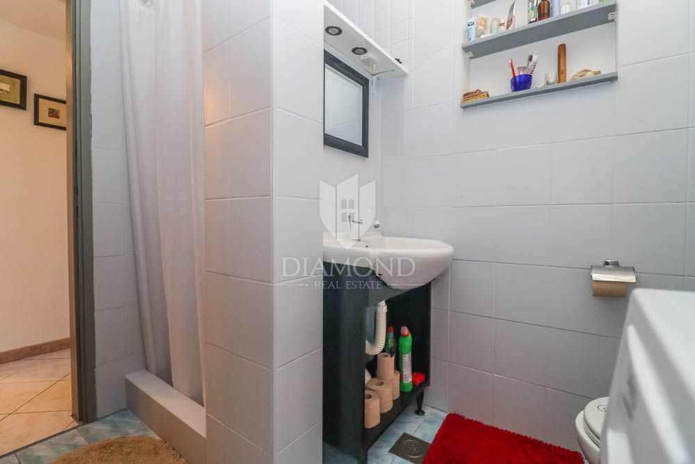 Casa con tre appartamenti a 300 metri dal mare vicino a Medolino! 