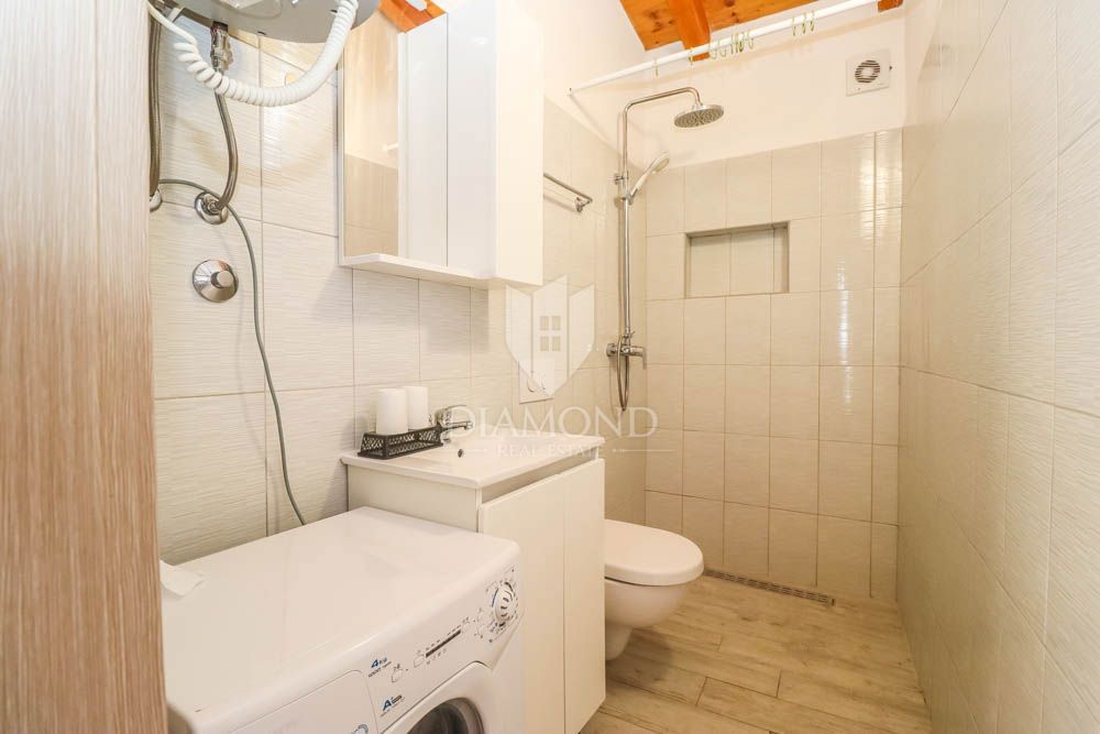 Casa con tre appartamenti a 300 metri dal mare vicino a Medolino! 