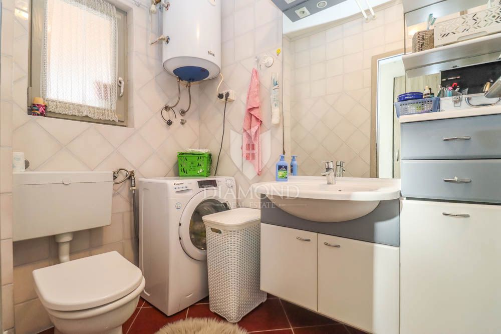 Casa con tre appartamenti a 300 metri dal mare vicino a Medolino! 