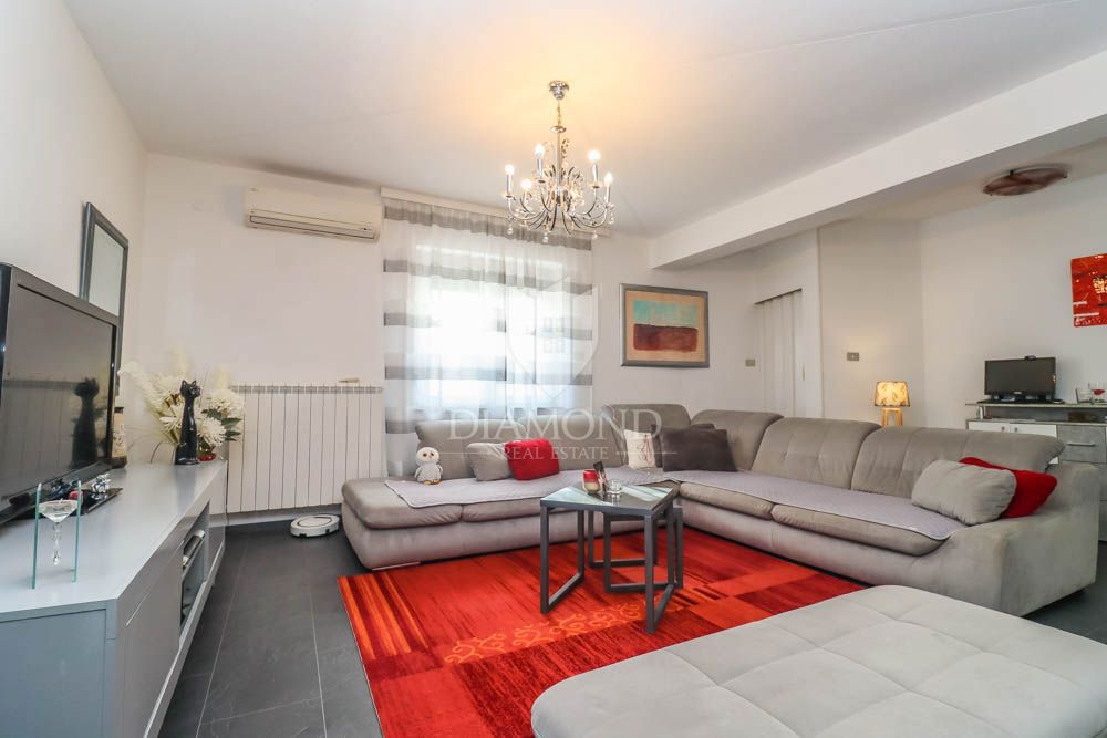 Casa con tre appartamenti a 300 metri dal mare vicino a Medolino! 