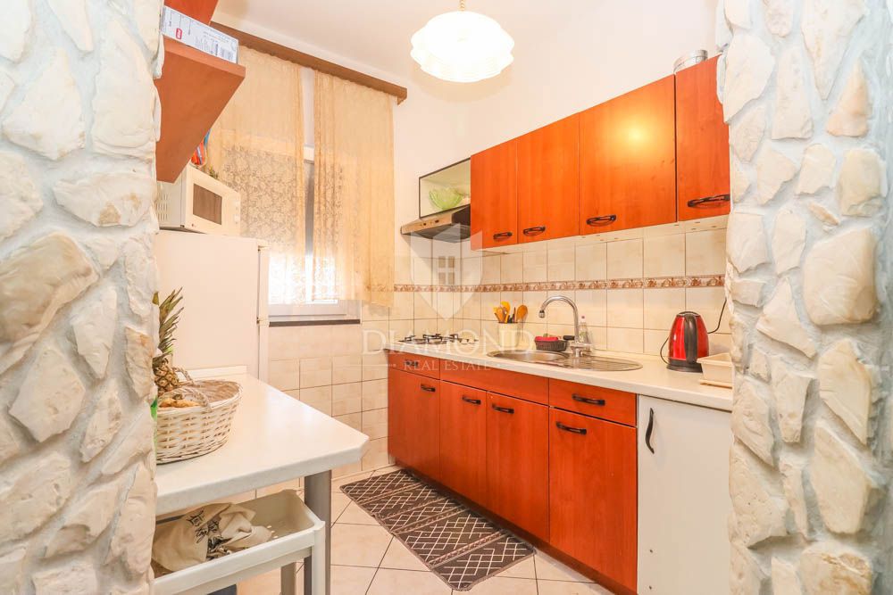 Casa con tre appartamenti a 300 metri dal mare vicino a Medolino! 