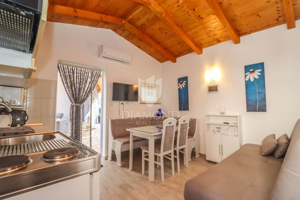 Casa con tre appartamenti a 300 metri dal mare vicino a Medolino! 