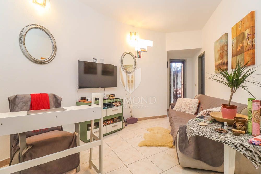 Casa con tre appartamenti a 300 metri dal mare vicino a Medolino! 