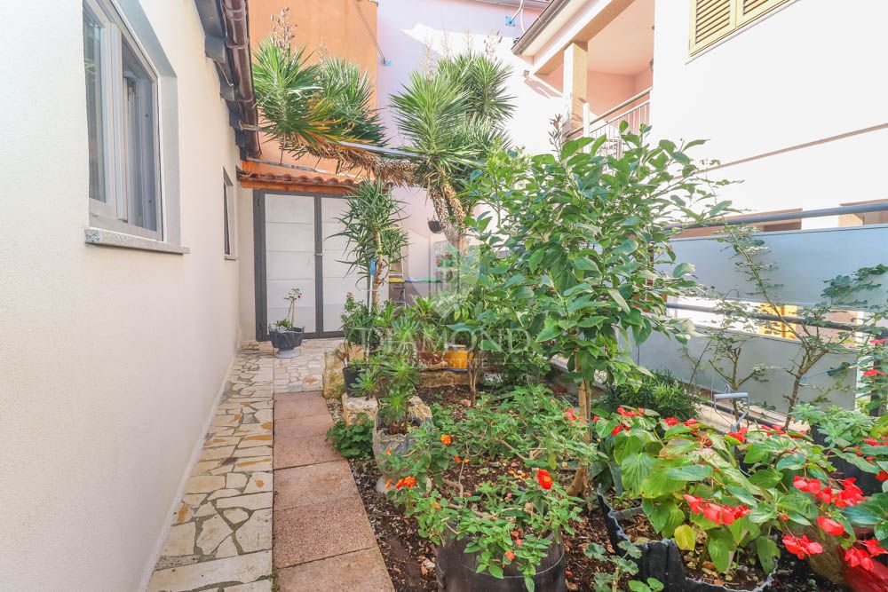 Casa con tre appartamenti a 300 metri dal mare vicino a Medolino! 