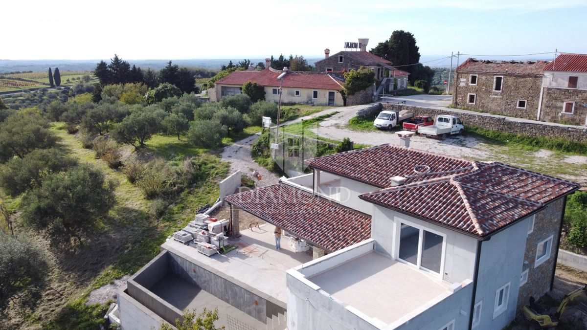 Istria, Eccezionale villa con piscina e vista mare a Momiano!