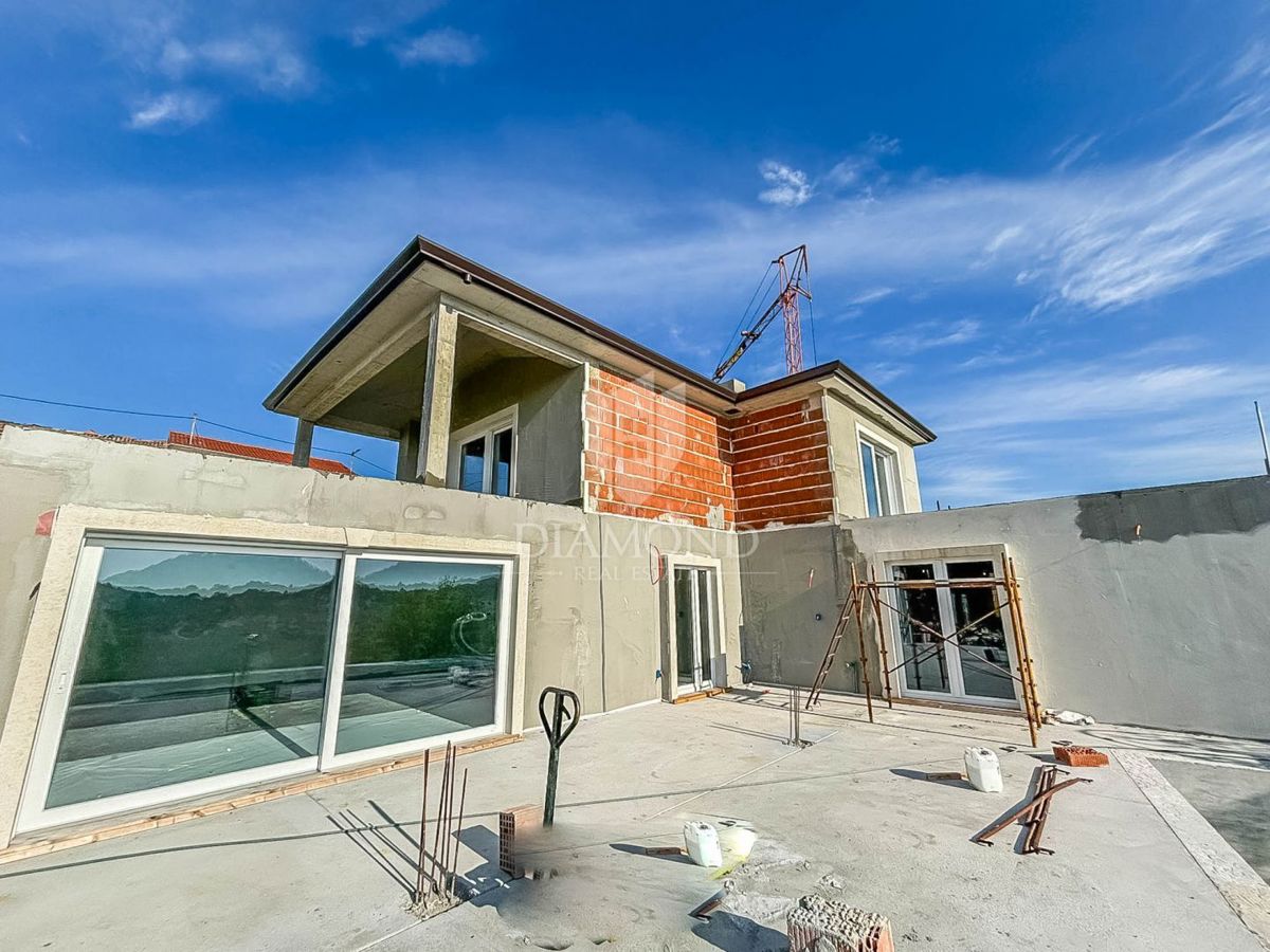 Istria, Eccezionale villa con piscina e vista mare a Momiano!