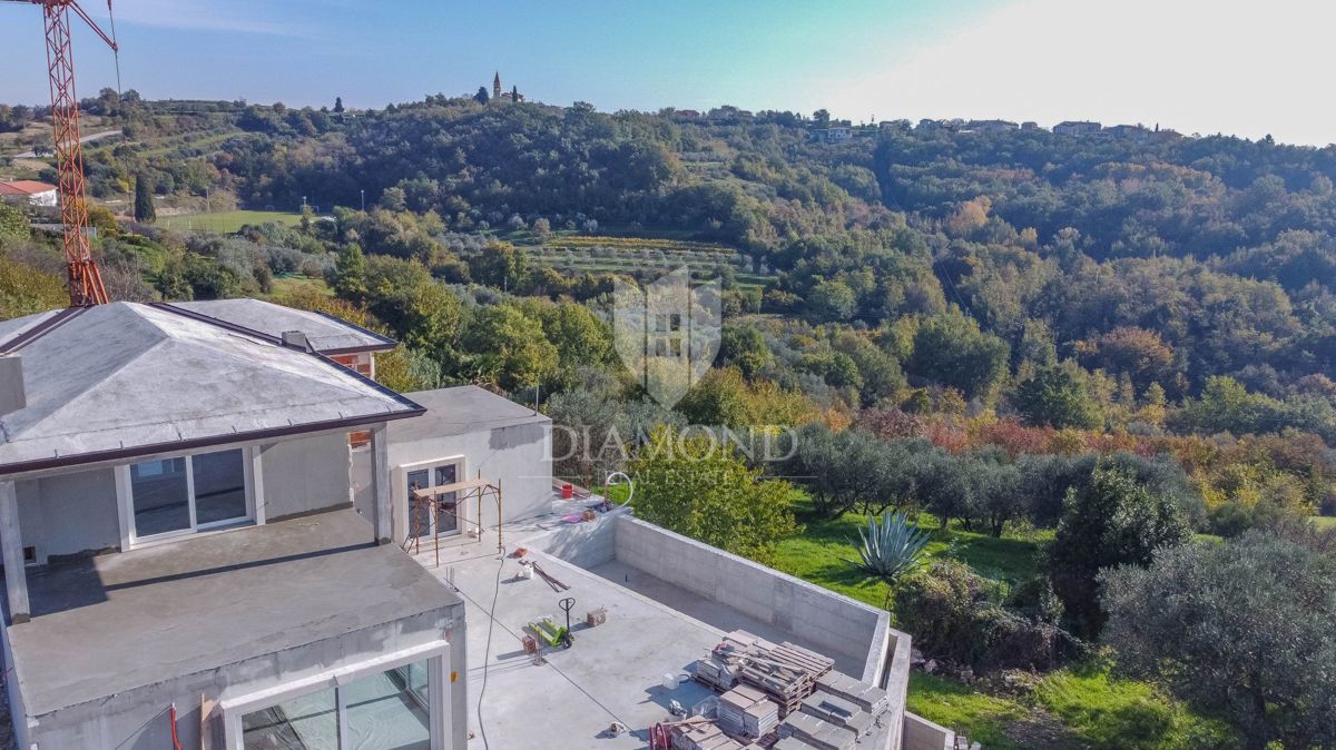 Istria, Eccezionale villa con piscina e vista mare a Momiano!