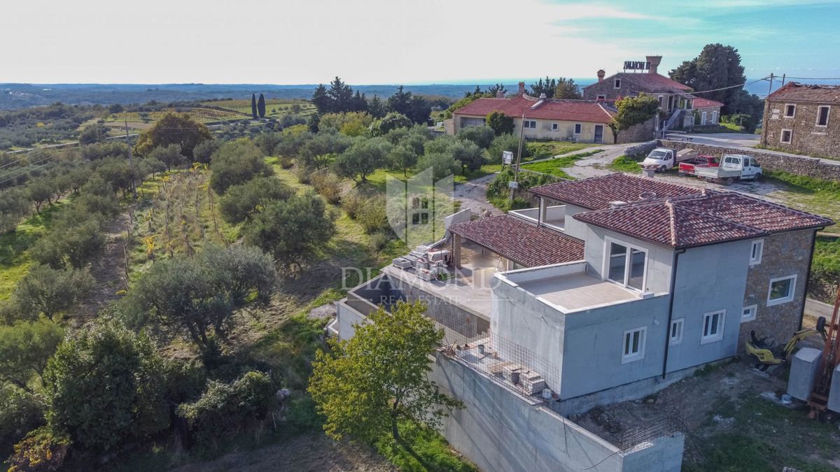 Istria, Eccezionale villa con piscina e vista mare a Momiano!