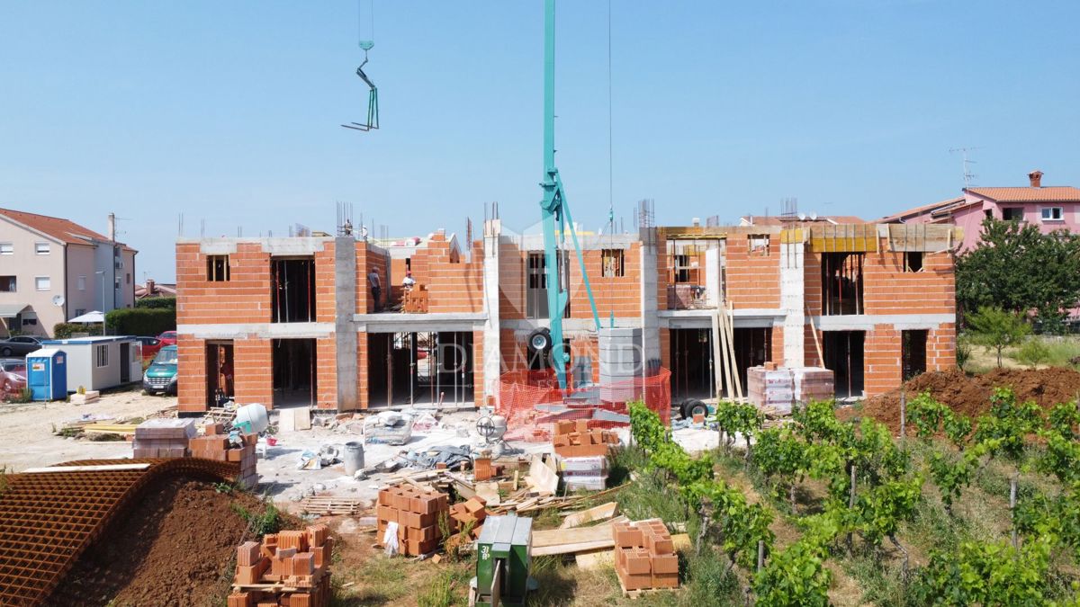 Una moderna casa a schiera nella periferia di Parenzo