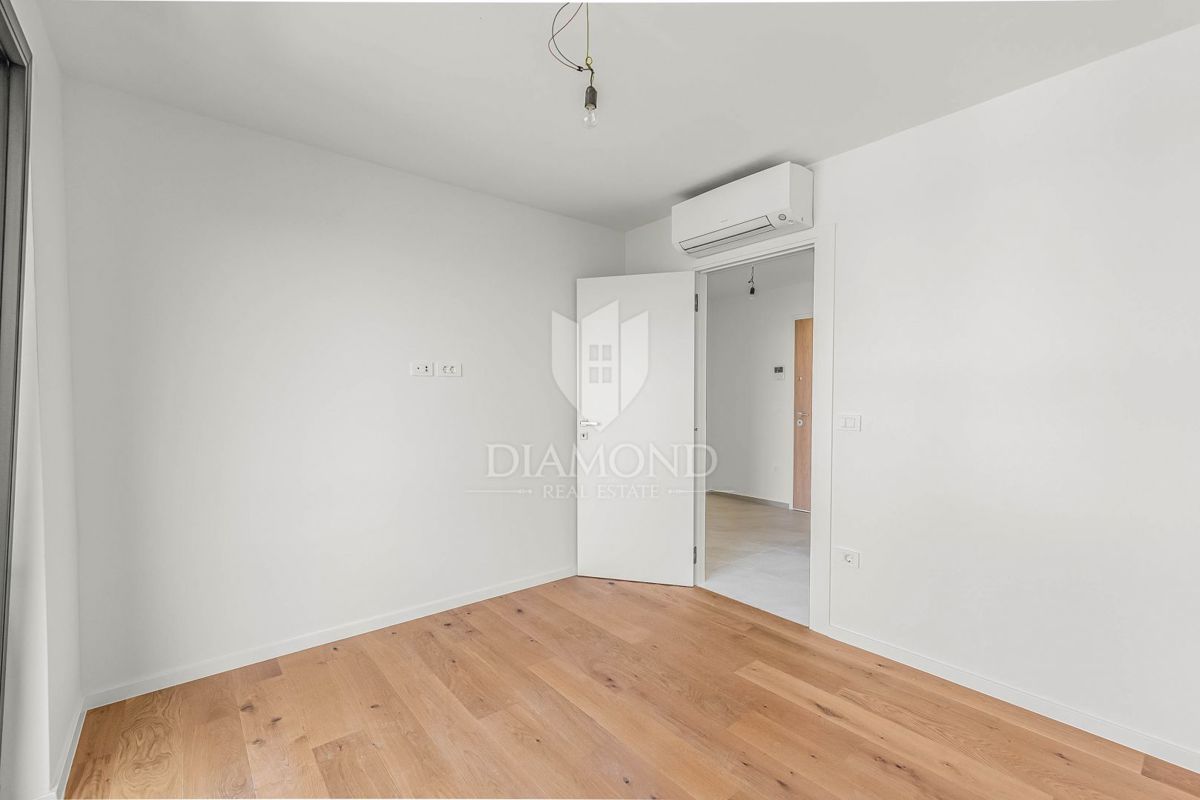 Cittanova, moderno appartamento di 120 m2 al piano terra con vista mare!