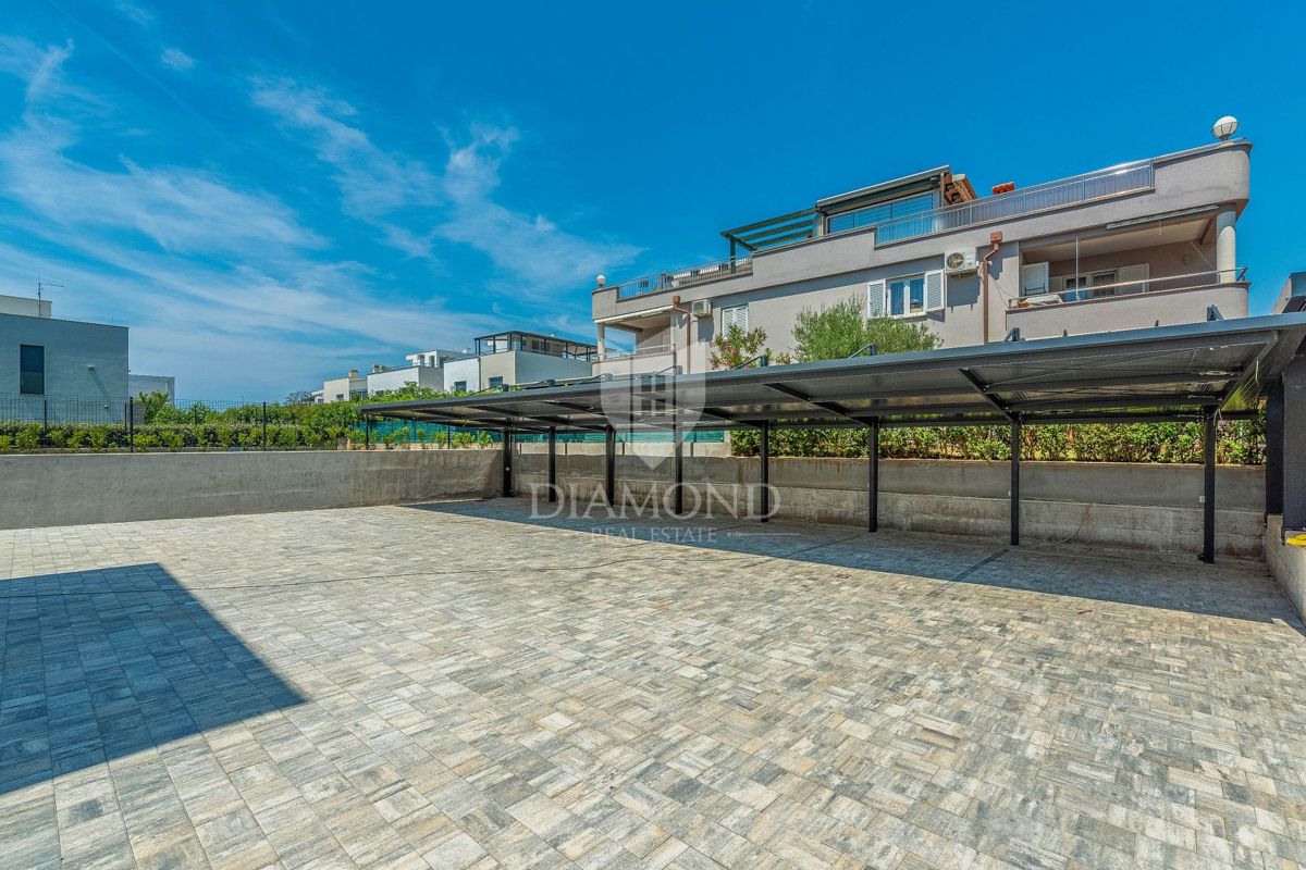 Cittanova, moderno appartamento di 120 m2 al piano terra con vista mare!