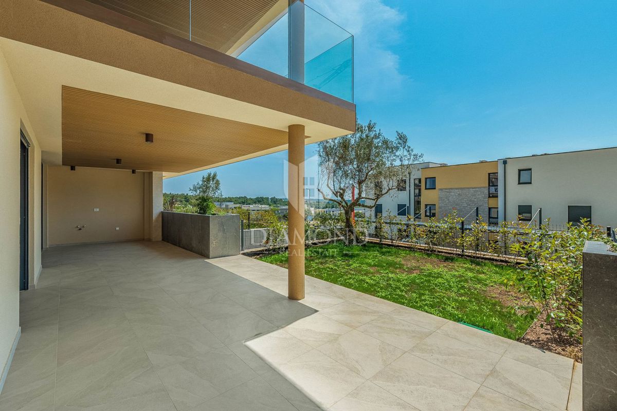 Cittanova, moderno appartamento di 120 m2 al piano terra con vista mare!