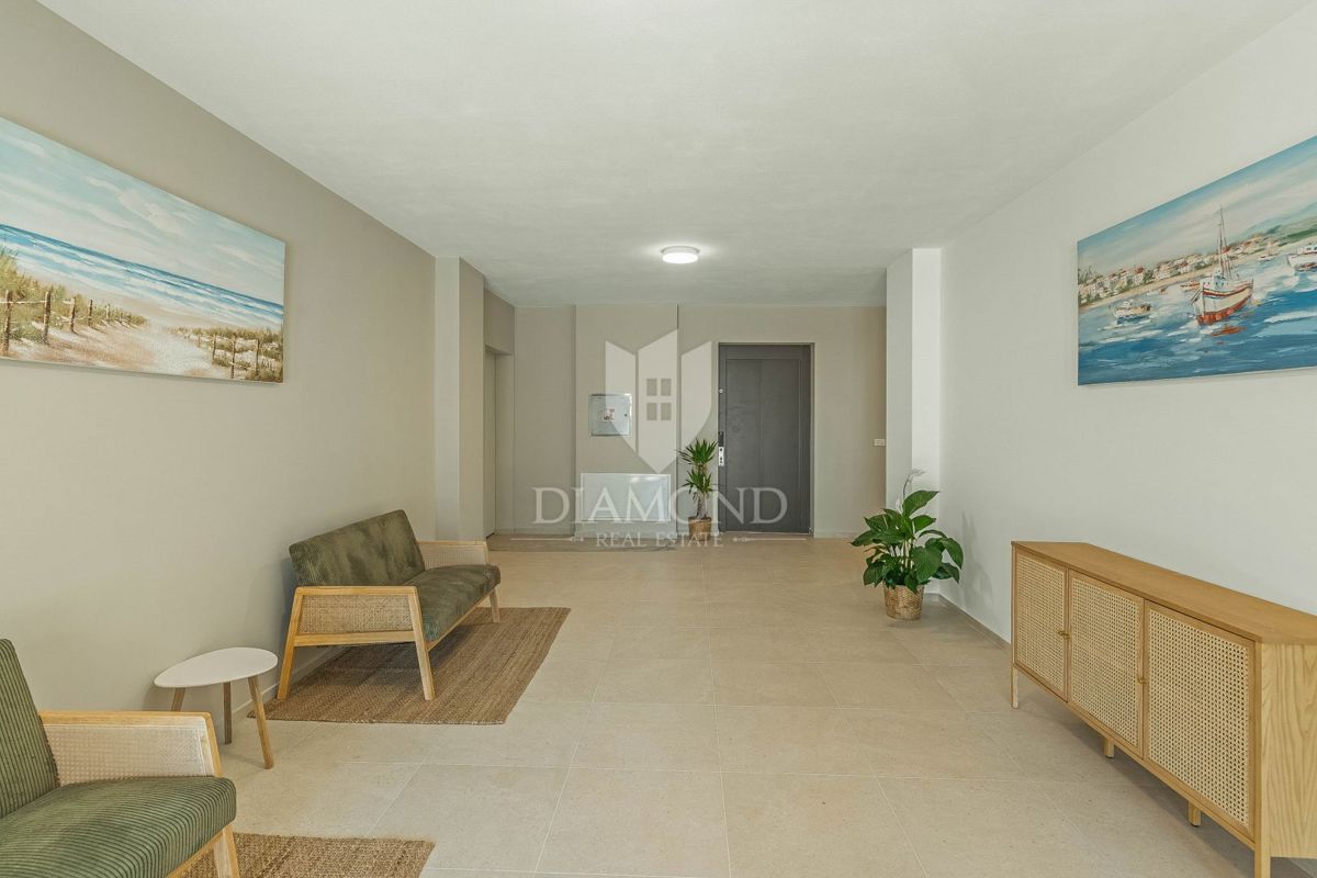 Cittanova, moderno appartamento di 120 m2 al piano terra con vista mare!