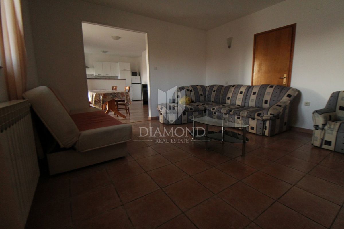 Barban, casa con ampio giardino