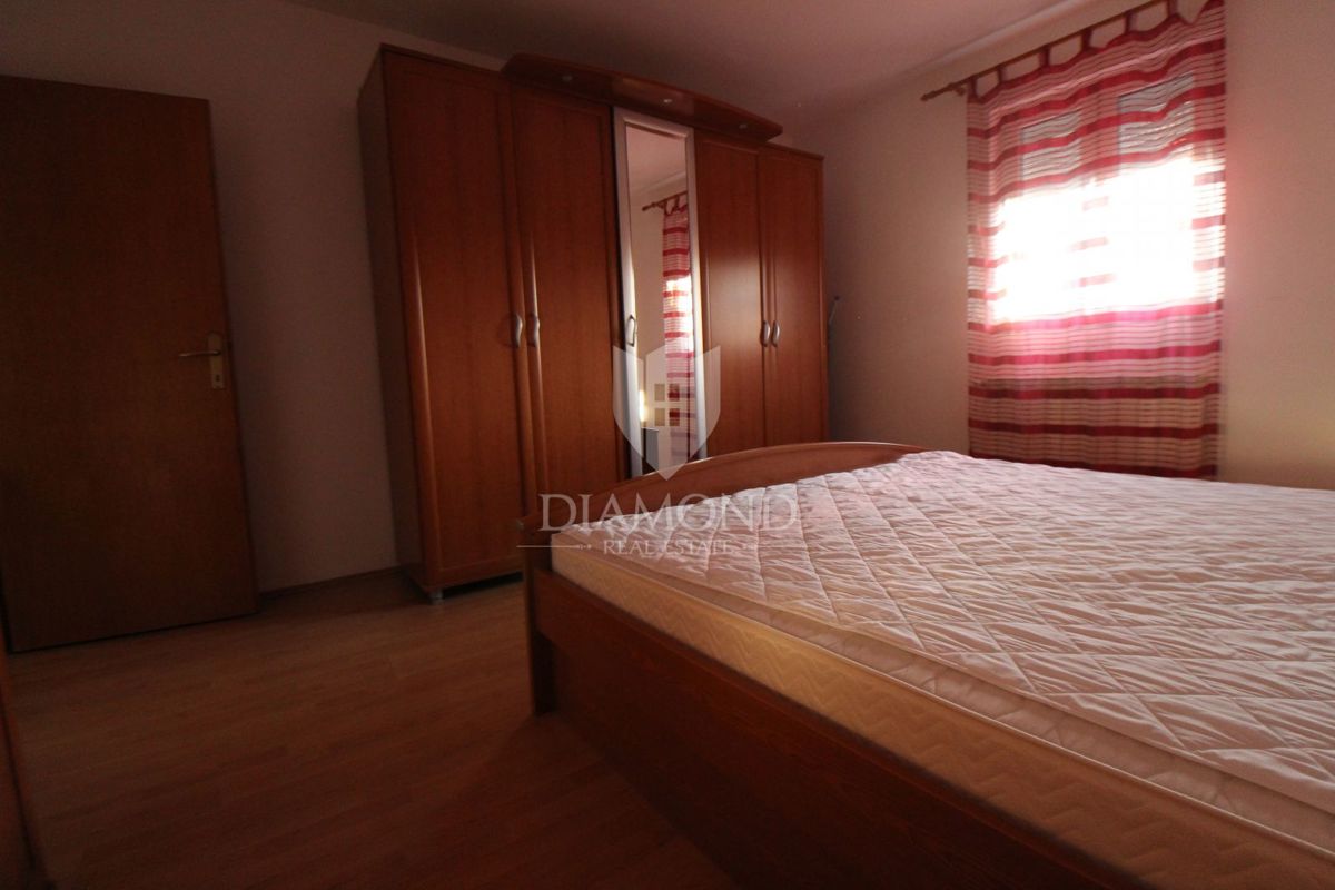 Barban, casa con ampio giardino