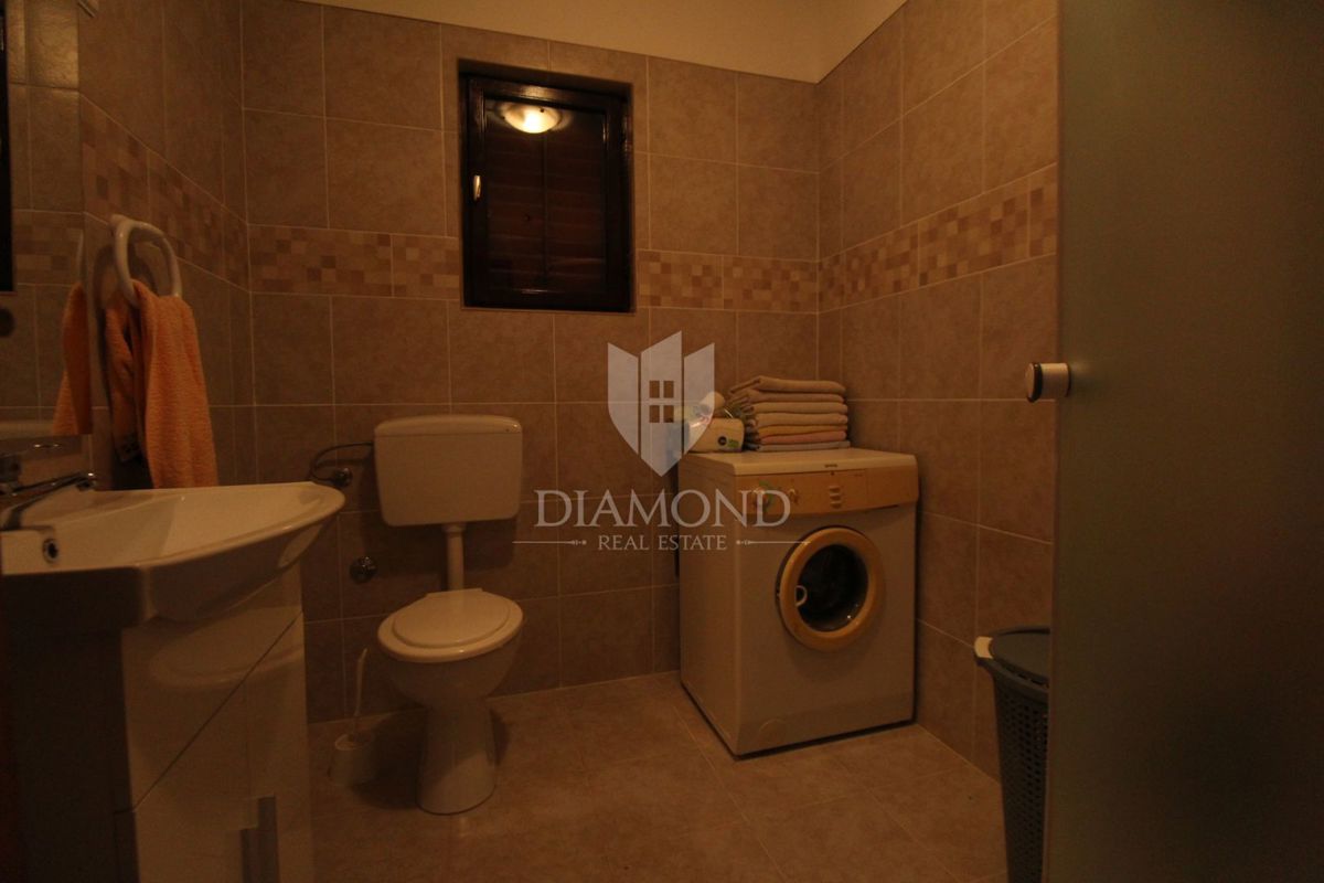 Barban, casa con ampio giardino