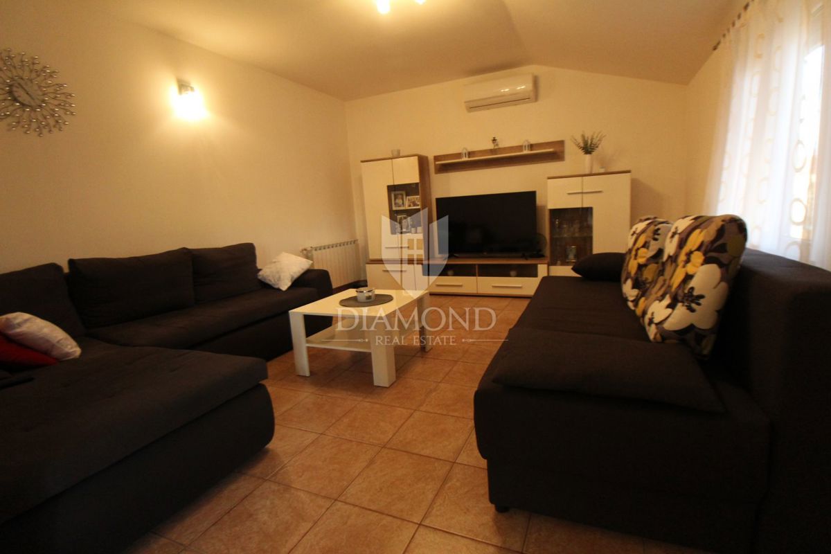 Barban, casa con ampio giardino