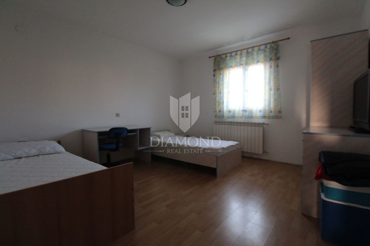 Barban, casa con ampio giardino