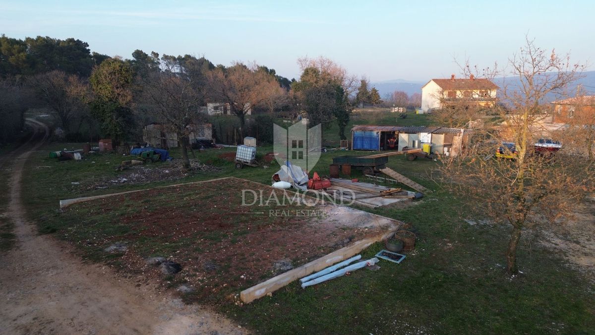Barban, casa con ampio giardino