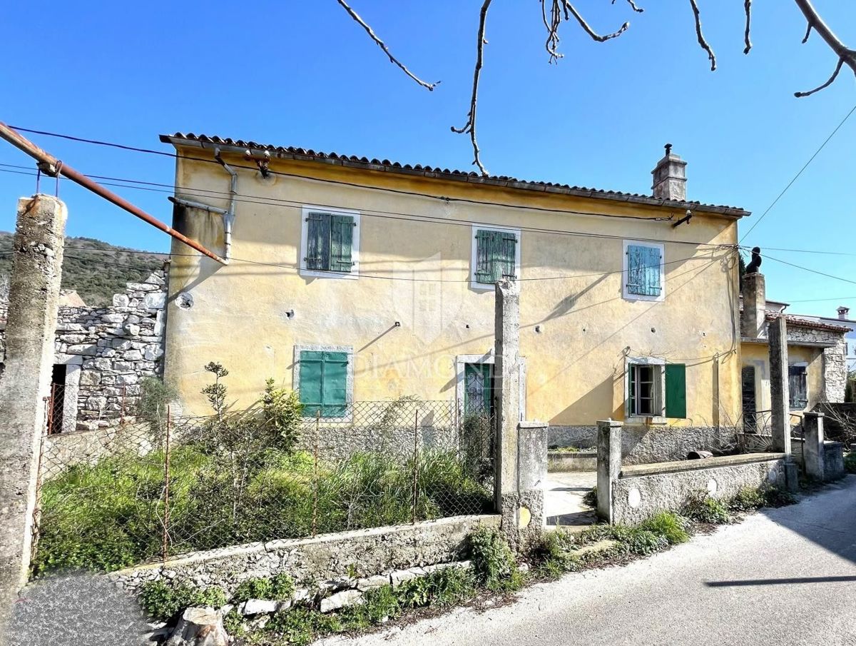 Bellissima casa da ristrutturare con vista mare