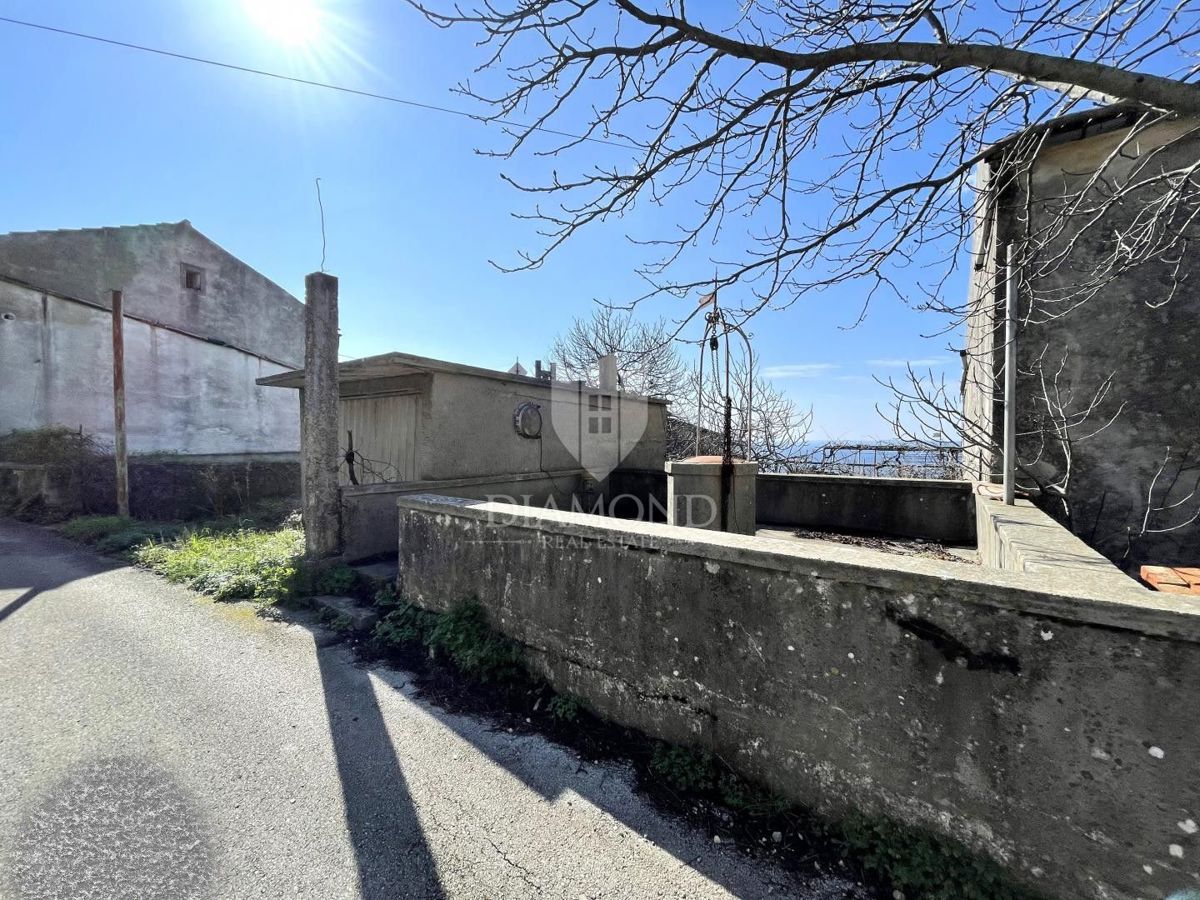 Bellissima casa da ristrutturare con vista mare