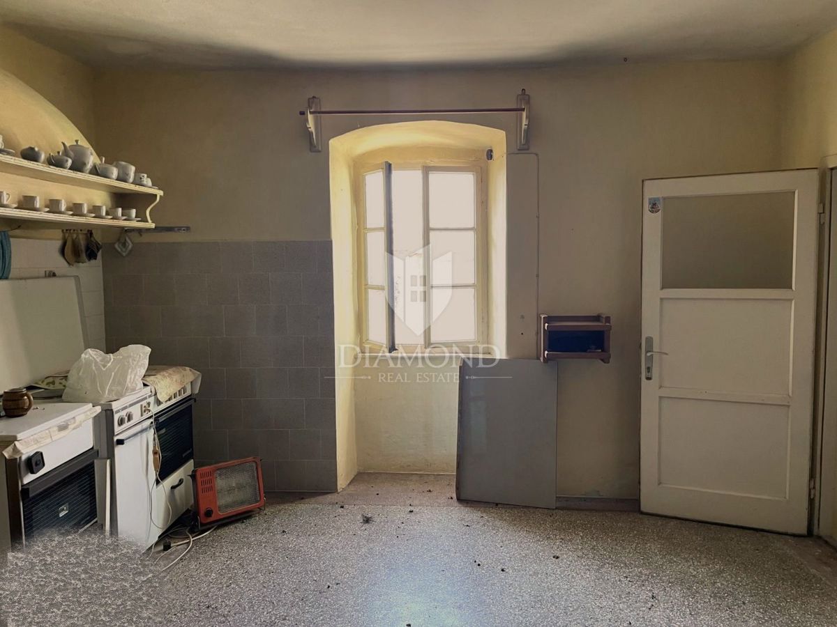 Bellissima casa da ristrutturare con vista mare