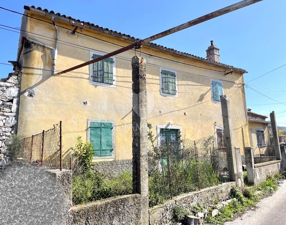 Bellissima casa da ristrutturare con vista mare