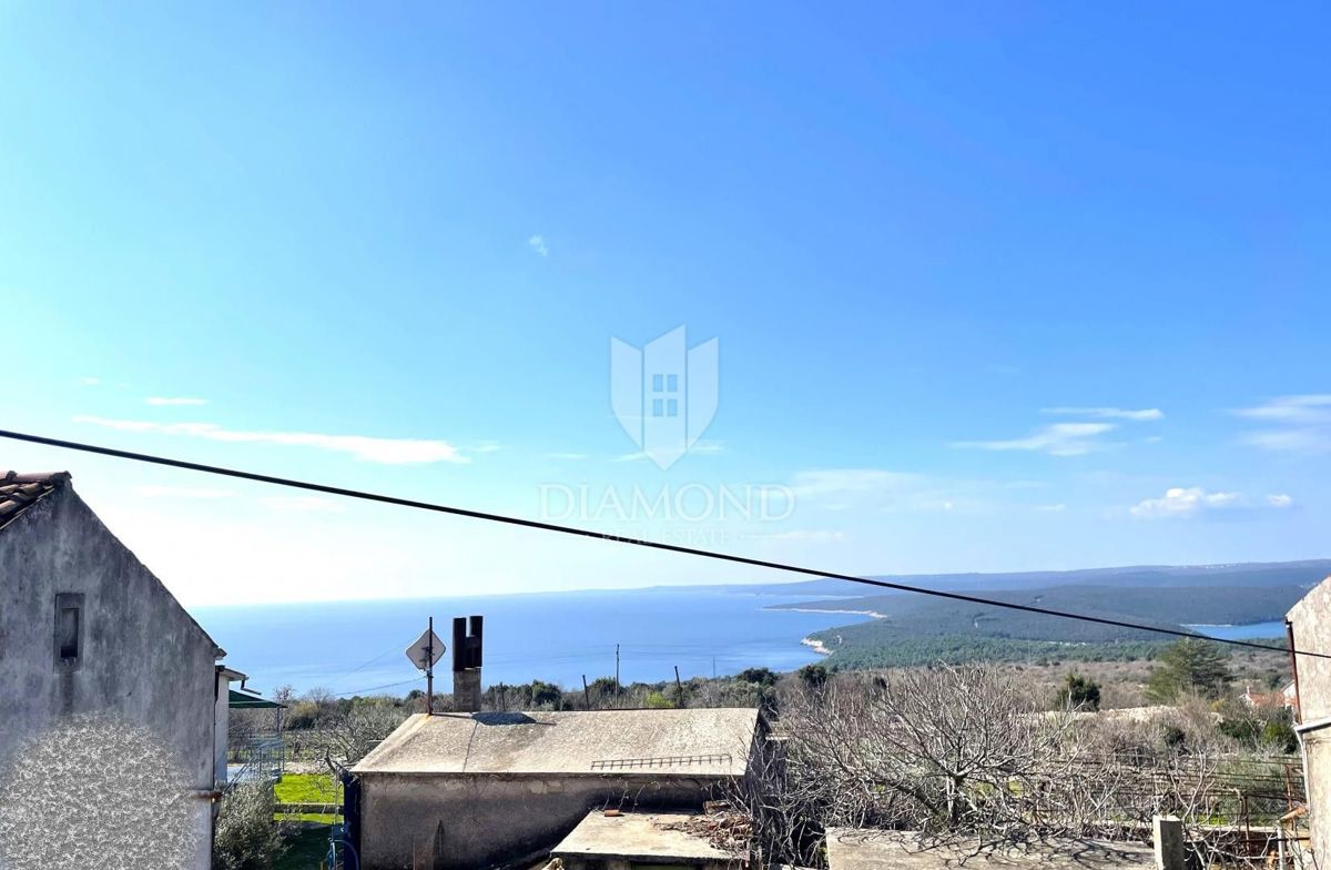 Bellissima casa da ristrutturare con vista mare