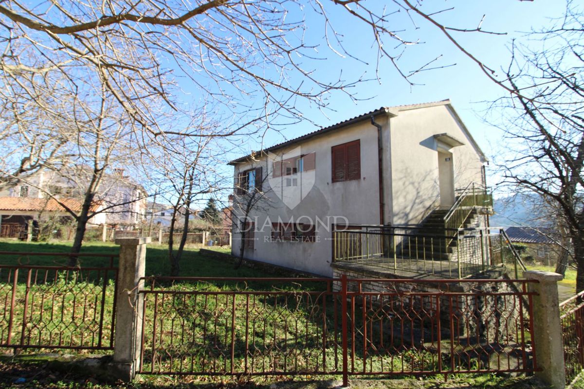 Casa da ristrutturare in ottima posizione a Labin