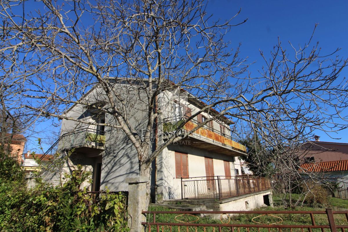 Casa da ristrutturare in ottima posizione a Labin