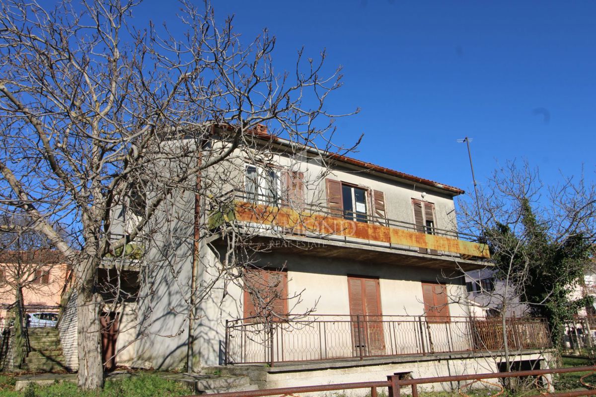 Casa da ristrutturare in ottima posizione a Labin