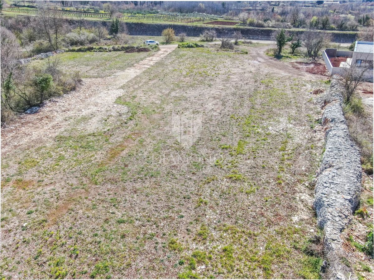 Bellissimo terreno edificabile vicino a Rovigno