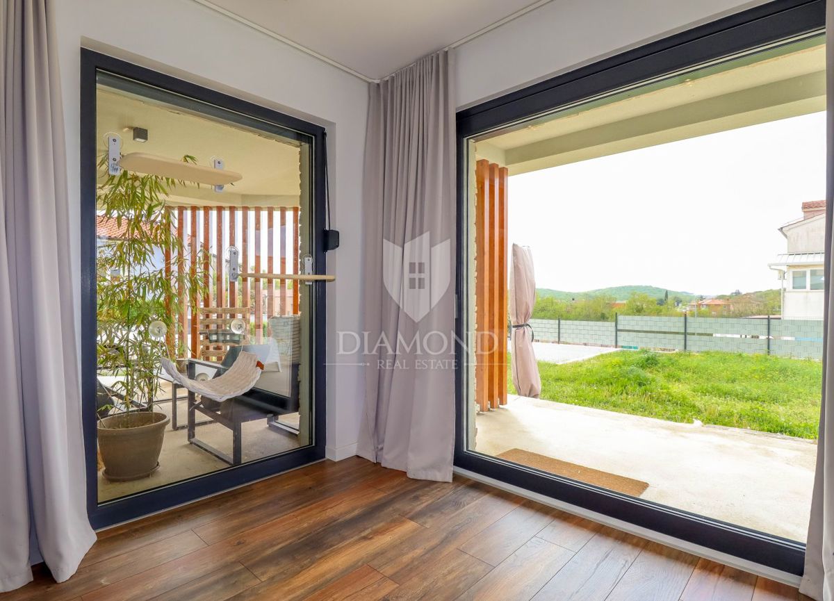 Rovigno, dintorni, nuova casa moderna in posizione tranquilla