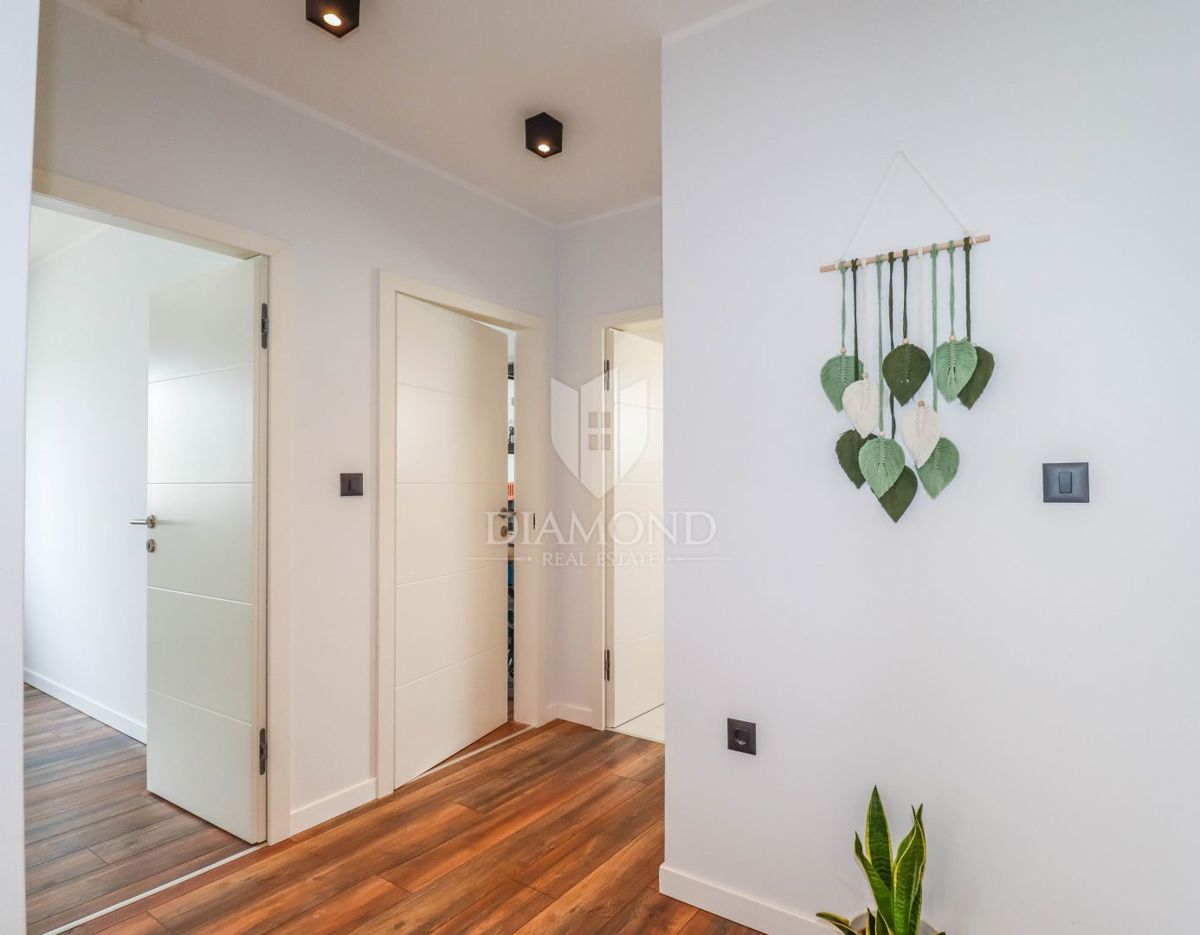 Rovigno, dintorni, nuova casa moderna in posizione tranquilla