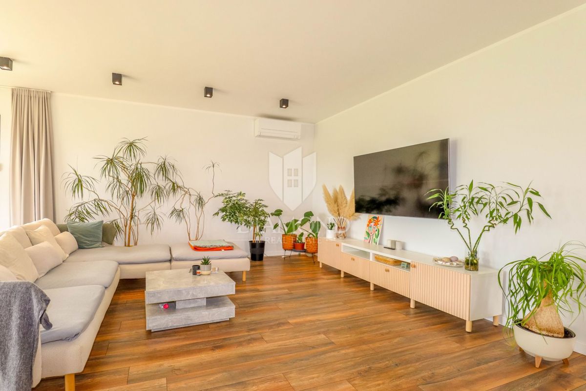 Rovigno, dintorni, nuova casa moderna in posizione tranquilla